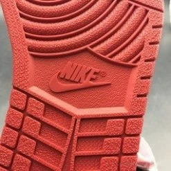 HypeYourBeast Air Jordan 1 Retro High OG'Chicago'