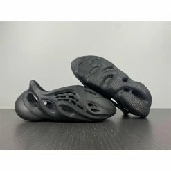 Hypeyourbeast Yeezy Foam Runner Black