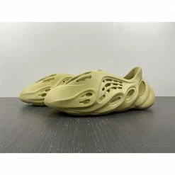 Hypeyourbeast Yeezy Foam Runner'Yellow'