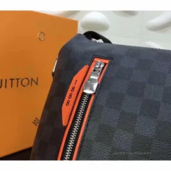 Hypeyourbeast DAMIER COBALT RACE DISCOVERY MESSENGER PM