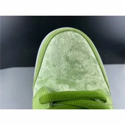 Hypeyourbeast Nike SB Dunk Low'Strange Love Green'