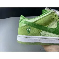 Hypeyourbeast Nike SB Dunk Low'Strange Love Green'
