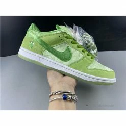 Hypeyourbeast Nike SB Dunk Low'Strange Love Green'