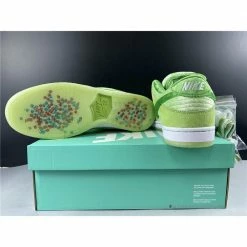 Hypeyourbeast Nike SB Dunk Low'Strange Love Green'